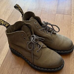 Dr. Martens Men's Tan Leather Boots